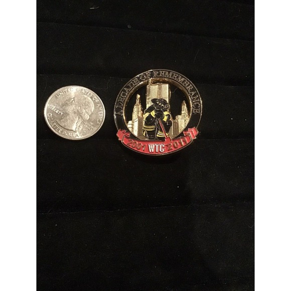 WTC World Trade Center A Decade Of Remembrance 2001-2011 Pin Firefighter - Picture 4 of 4